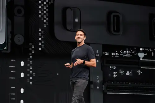 蘋果新CEO上任後傳發表六大類新品　iPhone 18 Pro、摺疊機成主秀
