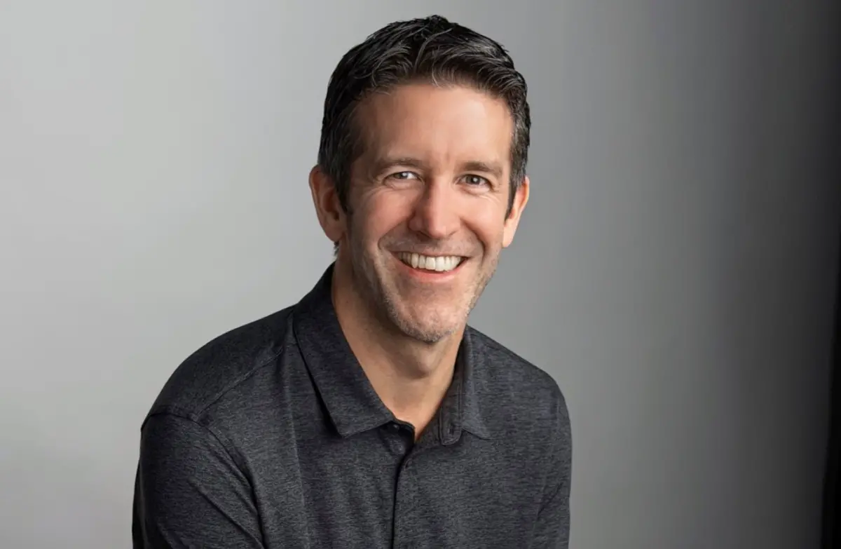 ▲庫克9月1日起轉任董事會執行主席，CEO位置交棒給現年50歲的硬體工程資深副總裁約翰·特納斯(John Ternus)。（圖／翻攝蘋果官網）