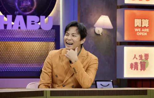 ▲孫協志（如圖）扛下《明星算算鍋》主持棒。（圖／東森超視提供）