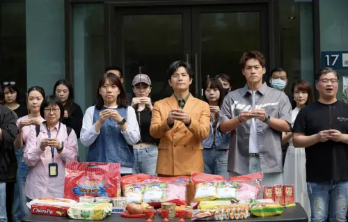 ▲孫協志（中）熱愛命理。（圖／東森超視提供）