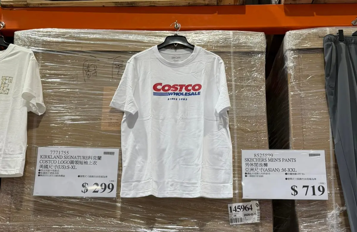 ▲有會員發現好市多開賣LOGO T恤，不少人笑說根本是「員工制服」。（圖／翻攝自臉書社團Costco好市多商品經驗老實說）