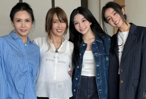 57歲邱淑貞合體工藤靜香！沈月緊抱木村光希　兩代母女神顏驚呆網