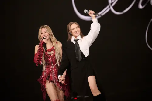 ▲A-lin（左）到香港開唱，邀請香港歌后衞蘭（右）擔任來賓，衞蘭對她告白：「我是你的兵！」（圖／众悅娛樂提供）