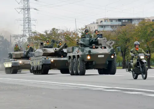 ▲90式戰車（左一）、10式戰車（左二）為日本主力戰車。（圖／日本陸上自衛隊）