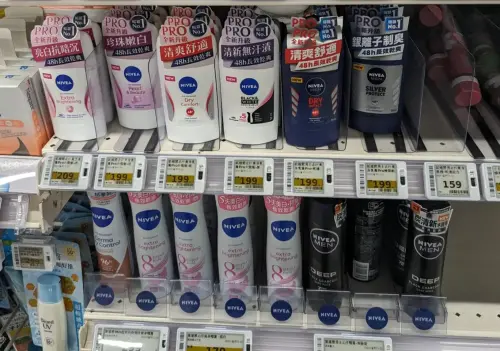 ▲止汗劑是不少人夏天必備的用品之一，但記得不是出門才噴，最佳使用時機是睡前，因為這時排汗量最少，隔天效果更好。（圖/Threads）