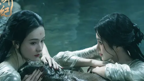 ▲《月鱗綺記》陳都靈（左）和鞠婧禕（右）姊妹情是看點。（圖／翻攝自微博@月鱗綺記）