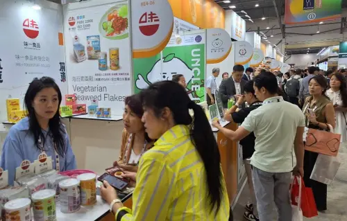 ▲屏東參展業者展示多元食品，展現地方特色與創新研發實力。（圖／屏東縣府提供）