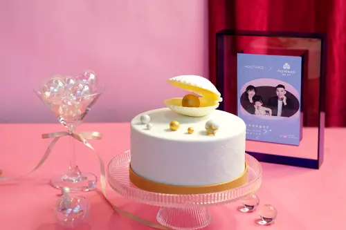 ▲福華飯店推「Pearl珍珠」母親節限定蛋糕，以珠寶為靈感設計，並選用燕窩與珍珠粉入餡，兼具質感與養生美味。（圖／業者提供）