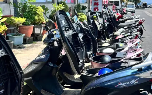 小琉球機車「座墊全開」！原因太聰明：租車老闆教的、不做會後悔
