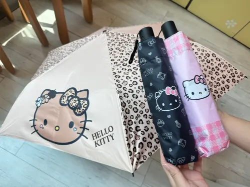 ▲限量自動瞬收傘，共計有3款，每款售價699元。（圖／記者鍾怡婷攝）