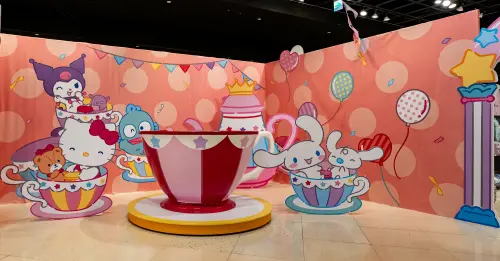 ▲《三麗鷗繽紛遊樂園主題限定店》自4月17日起至6月8日前，於高雄夢時代8樓時代會館閃耀登場。（圖／業者提供）