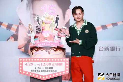 ▲許富凱（如圖）出道15年將在今年父親節二度登上小巨蛋開唱，這次特別準備了6套華服，為了上台好看，他現在也開始積極瘦身。（圖／記者嚴俊強攝影）