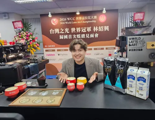 ▲長頸鹿、鬥牛犬拉花成亮點，林紹興奪世界拉花冠軍。（圖／台灣咖啡協會提供）