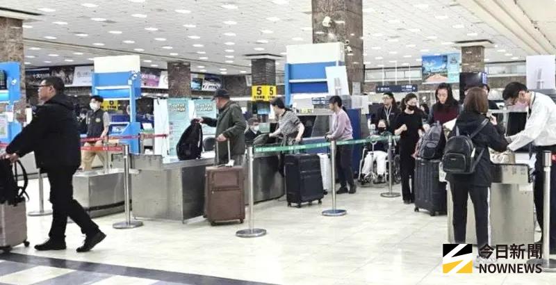 ▲一名網友遠赴日本購買食物調理機，回程時將鋰電池拆下隨身攜帶，但因行李超重，臨時將含刀片的底座放入手提行李，結果在機場安檢被扣留刀片，導致整台設備無法使用。（示意圖／記者黃守作攝）