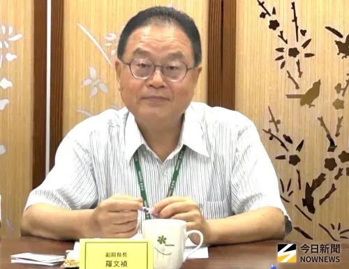 ▲關務署高雄關副關務長羅文禎說，我國為洗錢防制必要，旅客出境時攜帶黃金，其價值逾2萬美元，應主動向海關辦理申報，以免違規受罰。(圖／記者黃守作攝，2026.04.21)