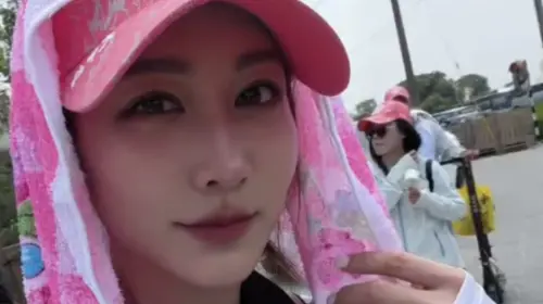 曾莞婷大甲媽祖遶境0偽裝扛轎！美顏香汗畫面全被拍　粉絲暴動了