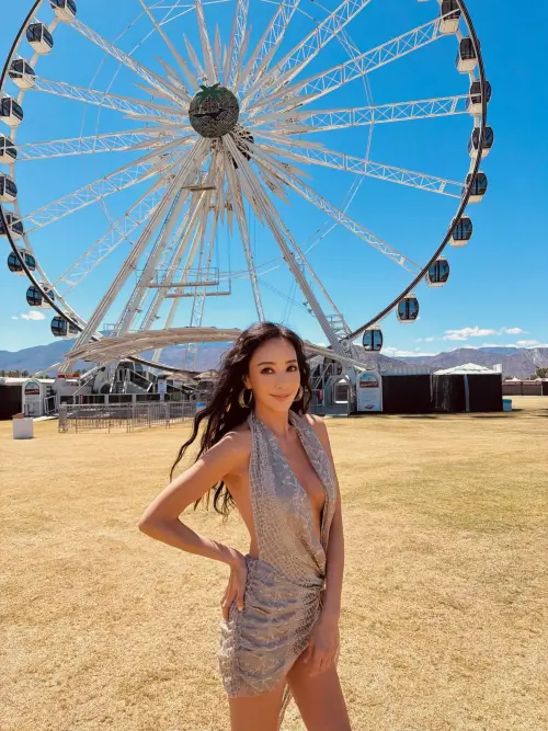 ▲▼關穎穿上戰袍等級的洋裝，奔50歲身材令人驚嘆。（圖／關穎Terri Kwan IG@kwanterri）