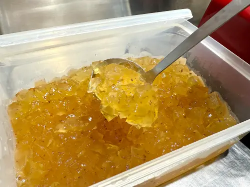 ▲桂花釀入料的Q彈「桂花粉粿」20元。（圖／記者蕭涵云攝）