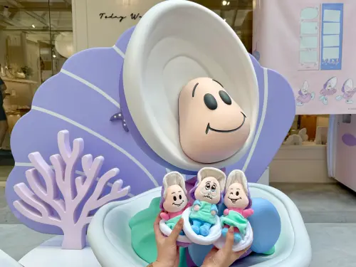 ▲D+AF南西二店開幕，不只有牡蠣寶寶場景，還開賣娃娃吊飾。（圖／記者蕭涵云攝）