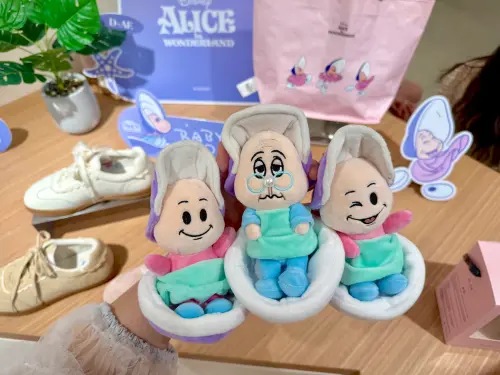 ▲牡蠣寶寶吊飾娃娃三款，尺寸很豪氣，每款780元。（圖／記者蕭涵云攝）