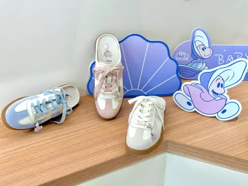 ▲牡蠣寶寶、妙妙貓「真皮德訓穆勒鞋」1,880元。（圖／記者蕭涵云攝）