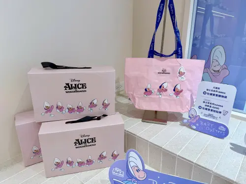 ▲牡蠣寶寶「限定購物袋」與專屬設計鞋盒。（圖／記者蕭涵云攝）