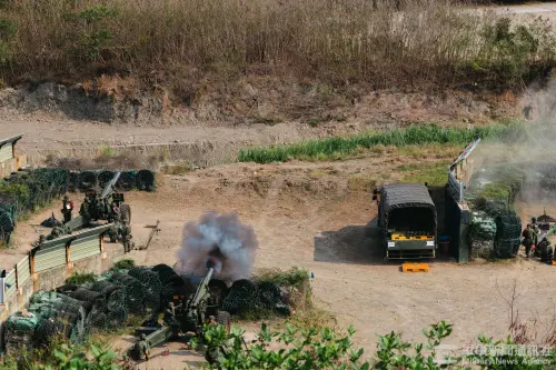 A ROC Army artillery unit conducts a live-fire training exercise. (MNA)