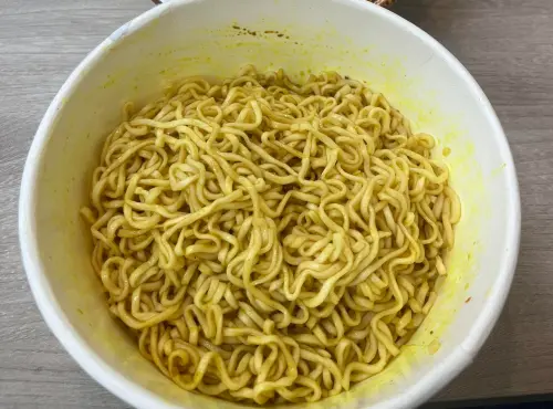 ▲大乾麵沙茶咖哩風味麵評價不一，一派人認為層次明顯，但另一派指出沙茶味不明顯、鹹度不夠。（圖／泡麵公社 泡麵俱樂部臉書）