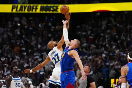 ▲33歲的戈貝爾展現防守實力，單防金塊約基奇效果顯著。（圖／路透／達志影像）