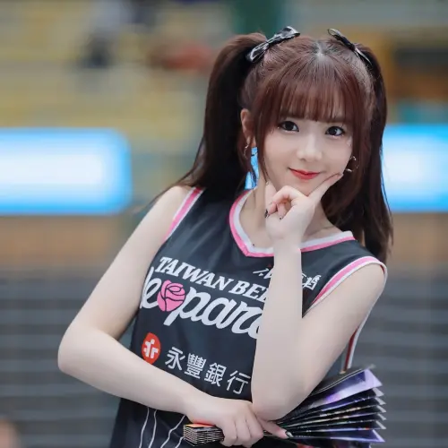 ▲笑笑（如圖）有著甜美外型及活潑個性，2023年以徵選狀元之姿加入職籃台啤永豐雲豹啦啦隊「浪LIVE電豹女」。（圖／甜心女孩笑笑 臉書）