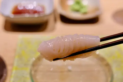 ▲「騰鮨」主打板前現捏江戶前壽司（圖／記者葉盛耀攝）