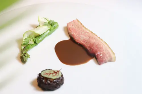 ▲巴黎廳1930X高山英紀母親節套餐依主菜食材與配置升階（圖／亞都麗緻提供）