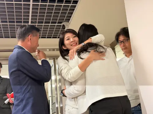 藍松信雙姝戰落幕！李明璇出線擁抱楊智伃　曝「一路單打獨鬥」