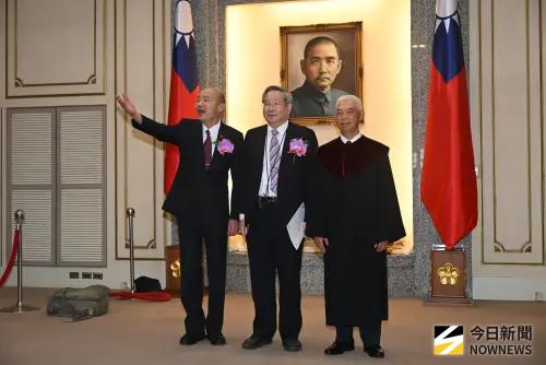 分局長烏龍噴柯文哲辣椒水遭拔官　許忠信：應符合比例原則