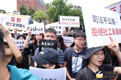 ▲第一線社工說，社工們也希望可以好好、充分的為個案服務，但進案並不會因此停止。（圖／記者朱永強攝）