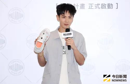 ▲柯震東（如圖）本身喜歡走路，他表示因媽媽是天主教徒，明年想帶媽媽去走知名的朝聖之路，但要先跟公司請假1個月。（圖／記者朱永強攝影）