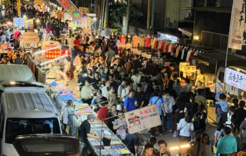 ▲網友大推新竹「竹東夜市」非常好逛，美食攤位不重複還廣設垃圾桶給民眾邊吃邊丟垃圾，引起廣大迴響。（圖/Threads）