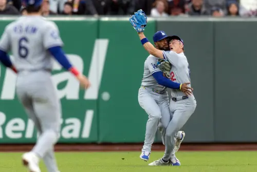 驚悚！道奇外野手「臉對臉」互撞重摔　當事人還原經過：真的太吵