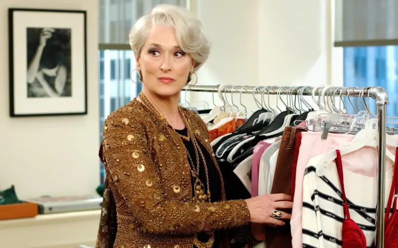 《穿著Prada的惡魔》曾被時尚圈孤立！梅姨揭密：借不到名牌衣服