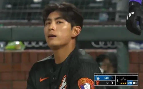 李政厚衝本壘出局惱羞？被拍到臭臉、狠甩隊友手　本人賽後解釋了