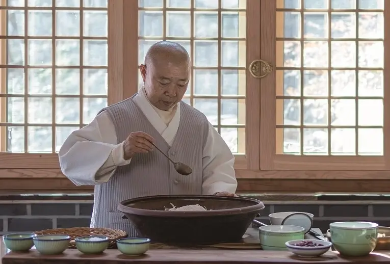 ▲韓國千年古剎白羊寺的「正寬法師」推廣蔬食享譽國際，連歌手田馥甄也特地飛到韓國品嚐，現正寬法師正式與漢來美食集團合作開設新品牌「樂蔬」。（圖／漢來美食提供）
