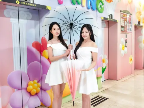 ▲豐原太平洋百貨母親節卡友禮，一波又一波，累計滿3,000元就送，圖為5月初起贈送的卡友禮「漸層質感直傘」。（圖／業者提供）