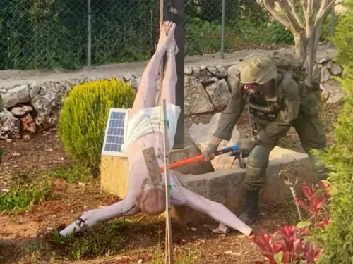 以色列士兵拿大錘猛砸耶穌像！惹怒全球基督徒　2人罰關30天禁閉