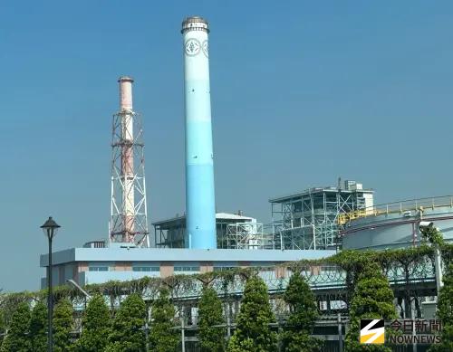 ▲台電公司大林發電廠舉辦公益捐血活動，以紓解血荒。(圖／記者黃守作攝)