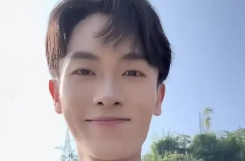 27歲男偶像愛熬夜腦中風！周墨185cm暴瘦剩40kg：人生被按暫停鍵