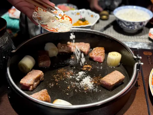 ▲「祇園・禪院」開吃關西風壽喜燒，首創「3款糖品客製」。（圖／記者蕭涵云攝）