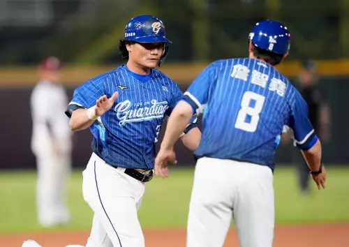 王勝偉代打開轟刷新中職紀錄！自認油箱滿滿　向高國慶說不好意思