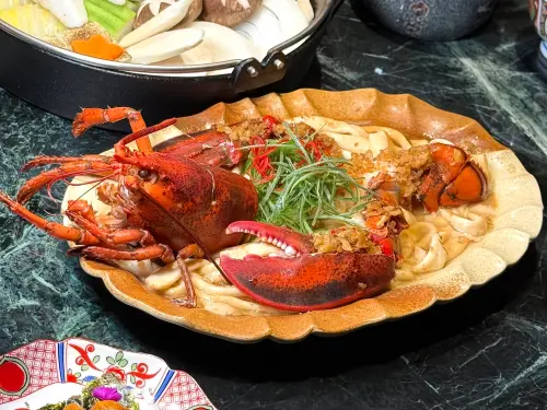 ▲「蒜蓉板條蒸龍蝦」。（圖／記者蕭涵云攝）