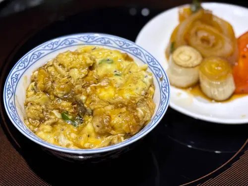 ▲「松露滑蛋蓋飯」。（圖／記者蕭涵云攝）