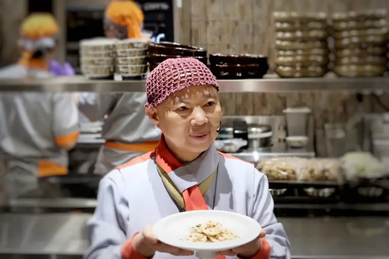 正寬法師是誰？田馥甄為她專程飛韓國　首度在台合作餐廳「樂蔬」